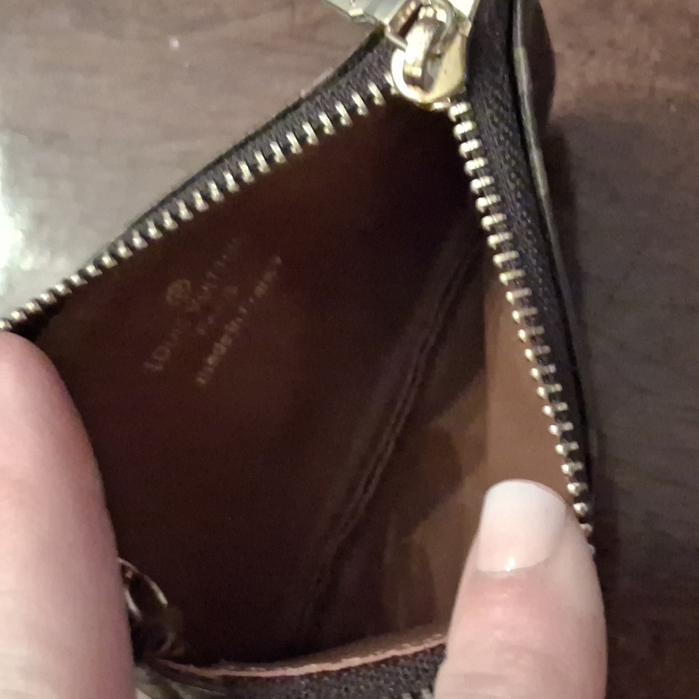 LV Brown Monogram Key Holder - Picture 3 of 5